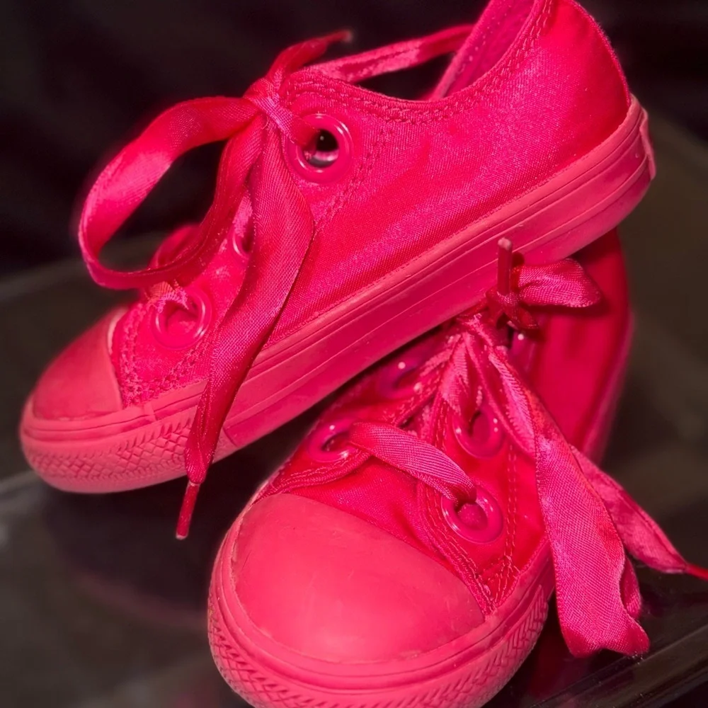 Bold Pink Low-Top Sneakers with Lace-Up Design